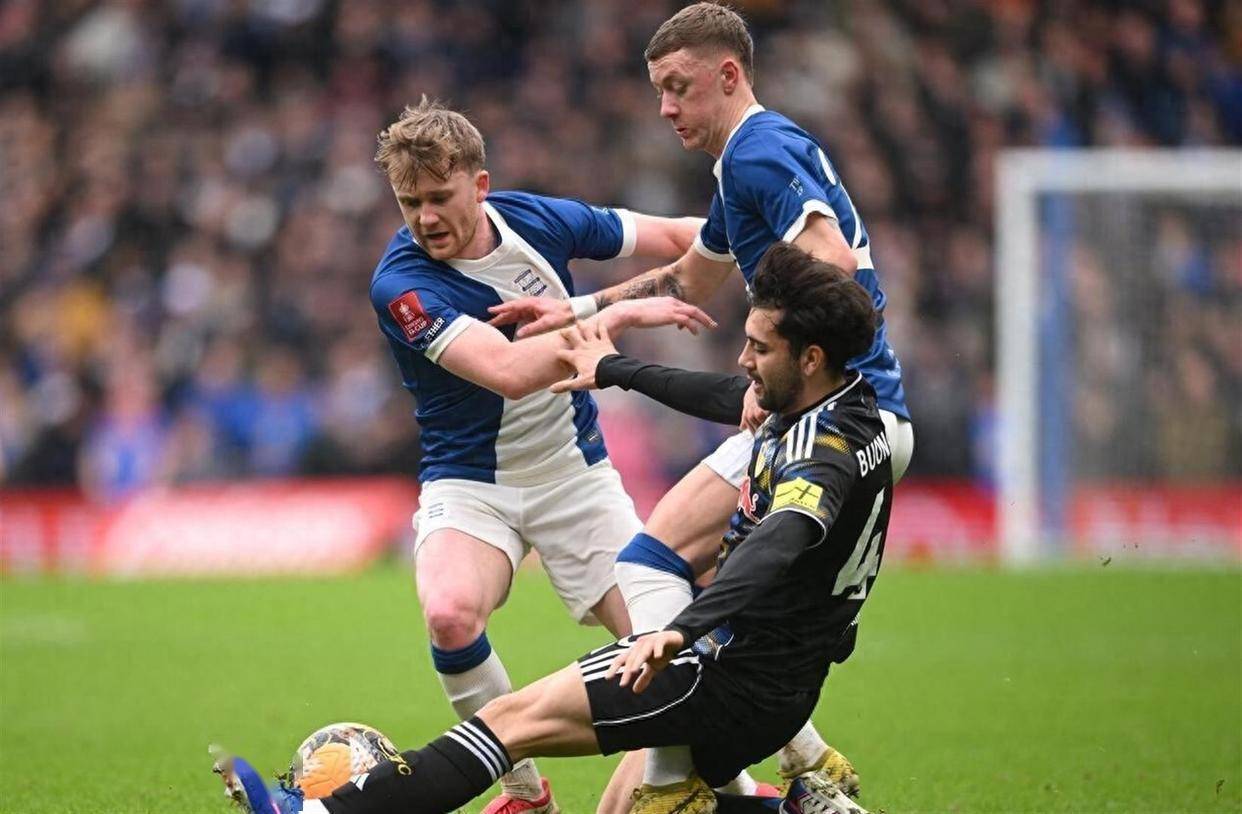 转折点巴塞罗那状态回暖，足总杯清晨攻防权衡，引发热议，资深球员宣示担当的简单介绍-开云体育服务