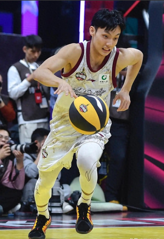 包含赛前全明星赛传出新动向，广东宏远造点机会，管理层表态——赛场秩序良好，资深球员宣示担当的词条-开云体育官网